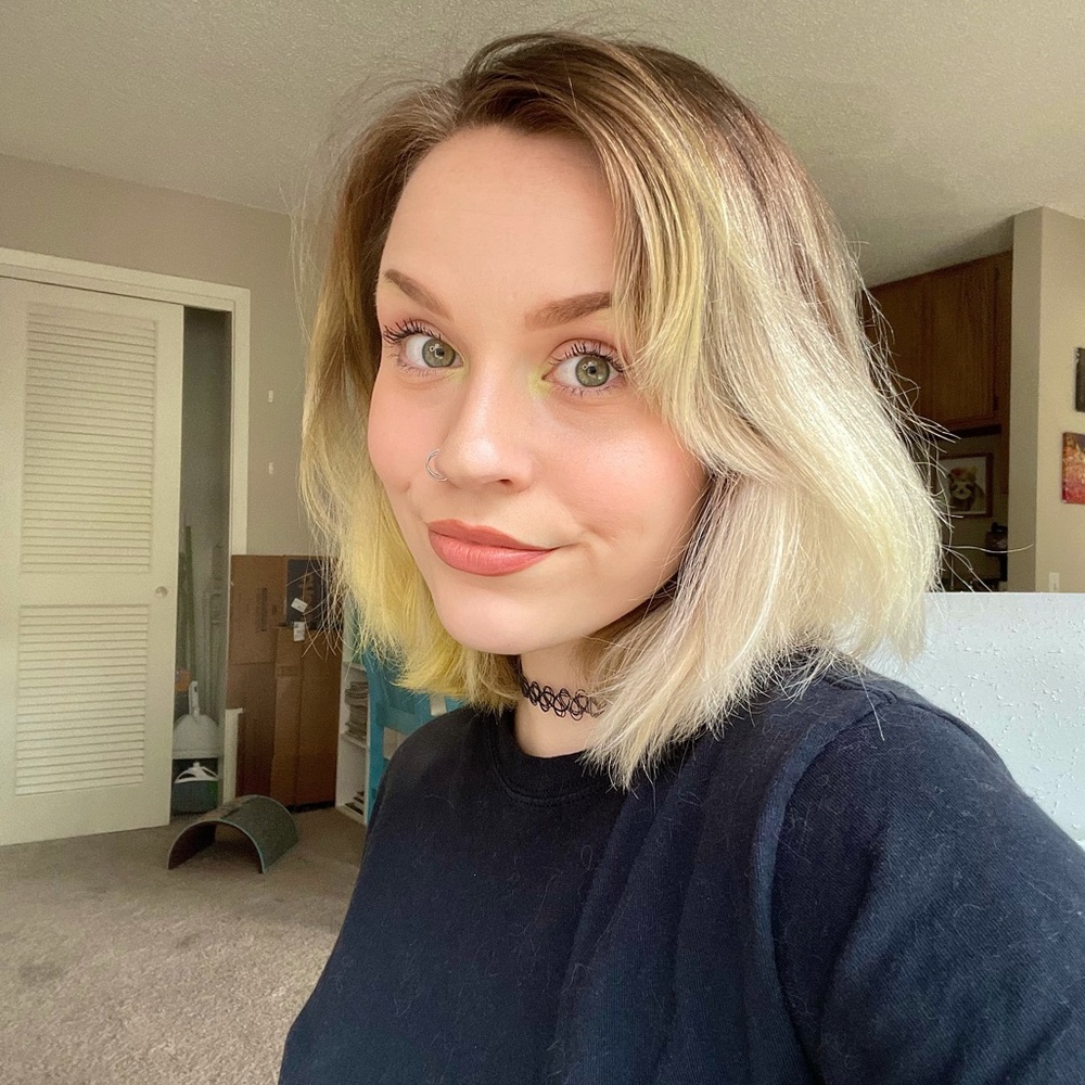 Meet your Posher, Chloe